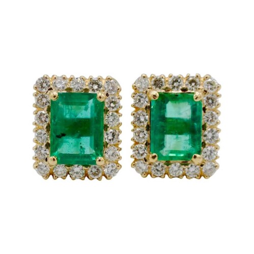 18 Karat Yellow Gold Natural Diamond & Green Emerald Stud Earrings